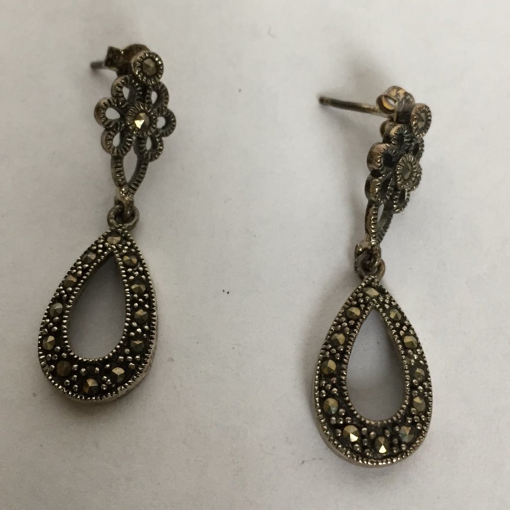 Earings - Picture 2 of 2
